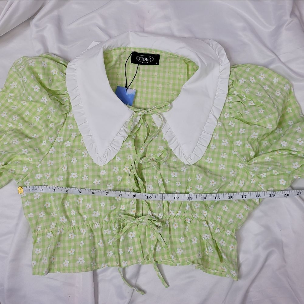 New Cider Green Puff Sleeve Tea Party Daisy Crop Top With Tie Front M — image 8 of 8